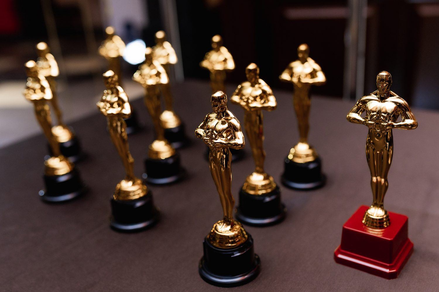 Fake Oscar Figurines For Entertainment And Rewarding At The Holi